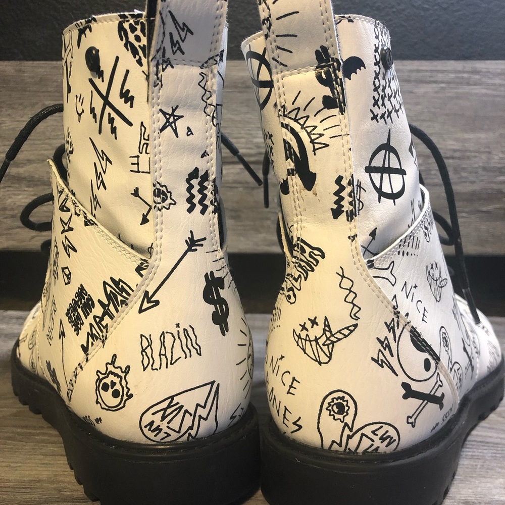 Volcom Go Figure Combat Doodle Boot. 9.5 - image 6